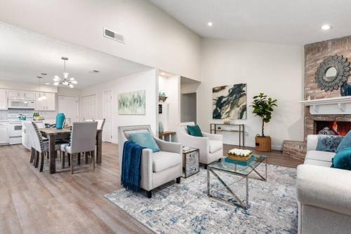 Super Cozy Entire House Near Downtown - Book Now !