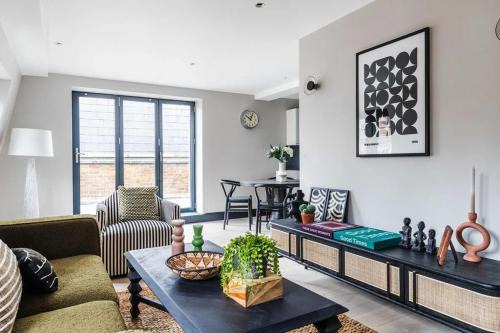 Super Luxury 4 Bed Covent Garden Designer Apartment