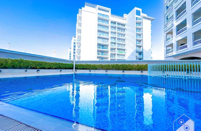 Super luxury studio with terrace at Burj View