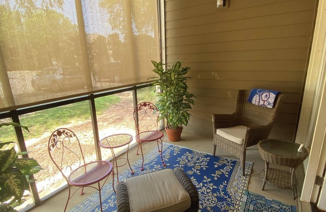 Super nice and lovely 3 bed, 2 bath condo 1st floor with community pool.