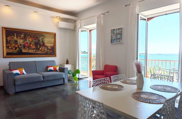 SUPER views & Astonishing apartment seaview