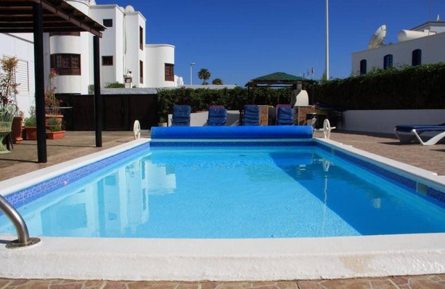 Superb 3 bedroom villa very close to beach.supermarket,and nightlife