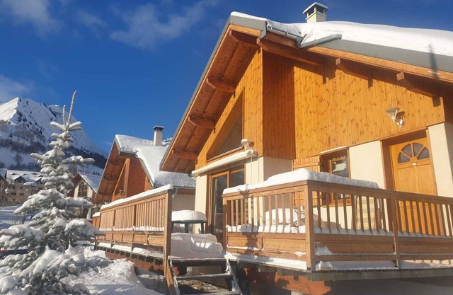 Superb 8-p chalet at the foot of the Sybelles slopes and close to shops