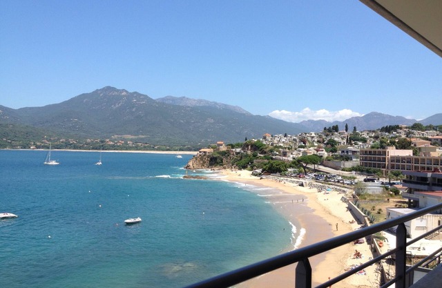 SUPERB AIR-CONDITIONED APARTMENT ON THE BEACH WITH PARADISIAC WATERFRONT VIEW