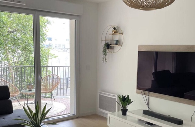 Superb apartment in residence with parking