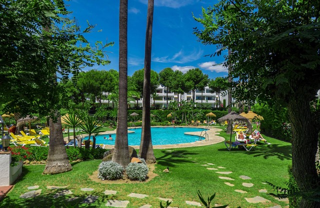 Superb apartment with pool and breathtaking sea view from the living room!