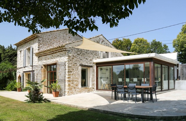Superb contemporary Mas at the foot of the Luberon