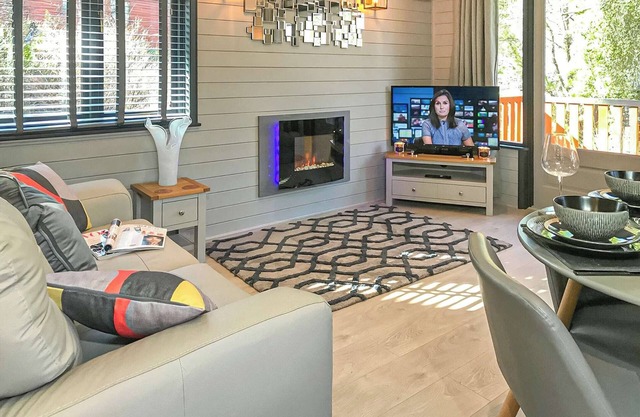 Superb contemporary one bedroom lodge with one double.