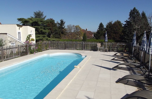 Superb Edge Of Village 2 Bed Self Catering Accommodation With Pool And Terrace