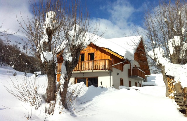 superb mountain chalet, quiet location not far from amenities.
