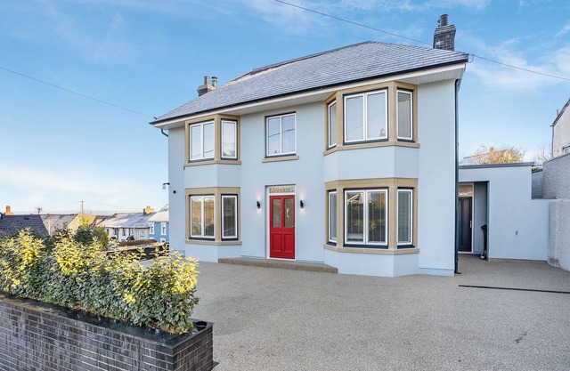 Superb property with sea views and a hot tub - perfect for a family holiday.