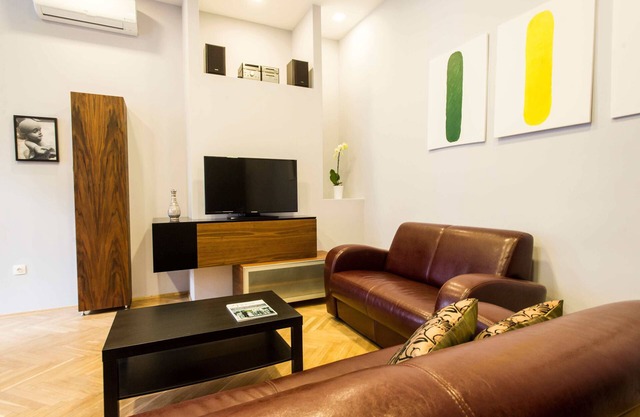 Superb quality, 2BRM, 2Bathroom, A/C, NEW!