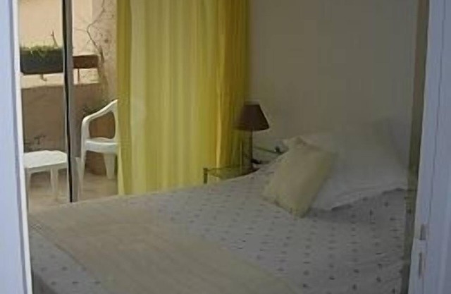 Superb spacious 3* Modern Apartment On Marina/Sea Views, Walk To Beach/Port