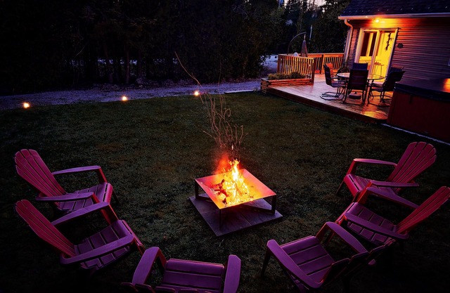Superb Tobermory Retreat w/AC, Wi-Fi, EV Charger & Soothing Lake Sounds