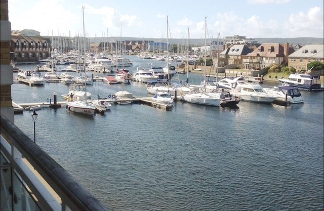 Superb Two Bed, Two Bathroom Flat, With Two Balconies With Marina View