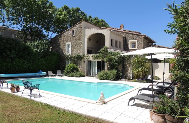 Superb villa: 3 suites (bed/bath) with private pool and air conditioning
