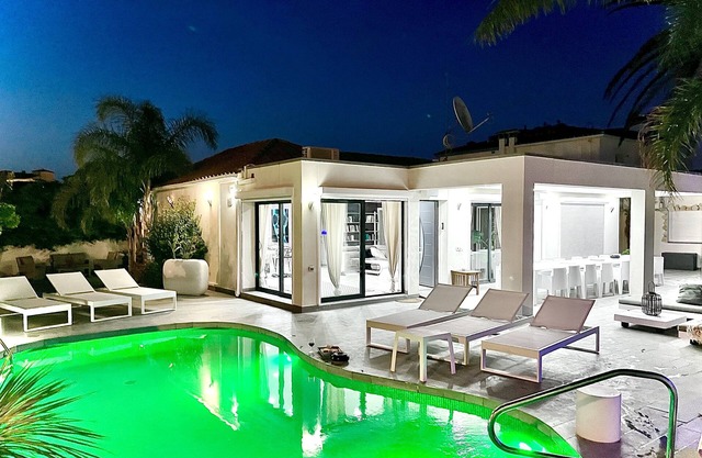 SUPERB VILLA NEAR THE SEA - SWIMMING POOL - INTERIOR JACCUZI - HAMAM -