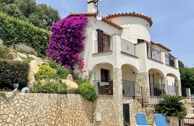 Superb Villa with Private Heated Pool + Stunning Sea and Mountain Views.