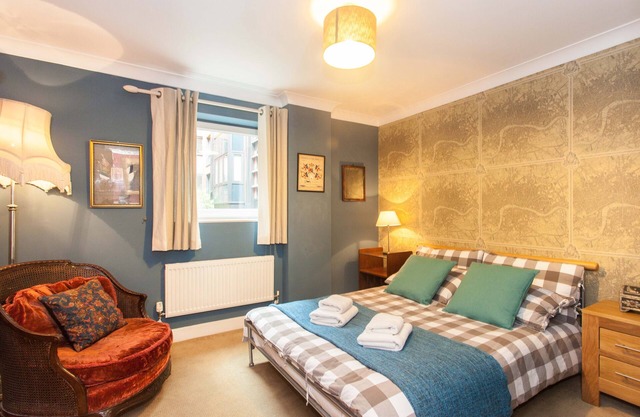SUPERIOR 2 BEDROOM 2 BATH APARTMENT free Wifi ST PAUL'S lux condo Zone1 Sleeps 6