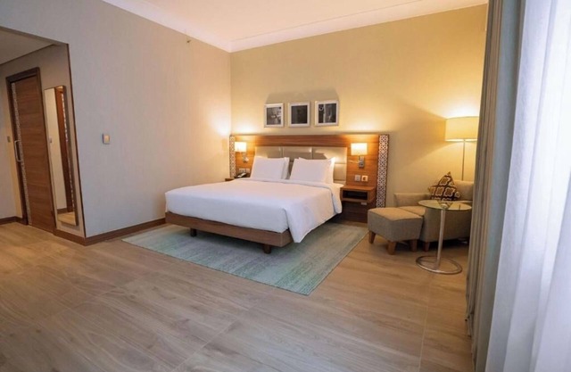 Superior Room Near Al Bakhti By Luxury Bookings