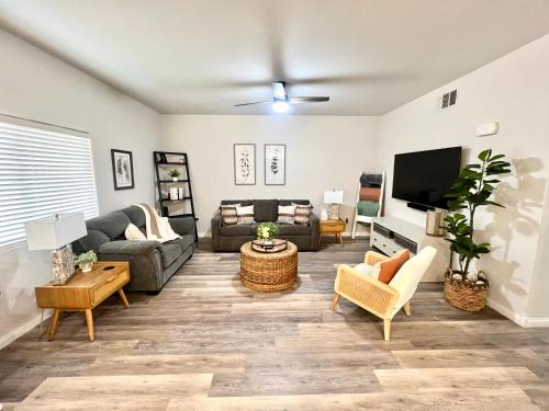 Supreme updated Hawkridge Condo