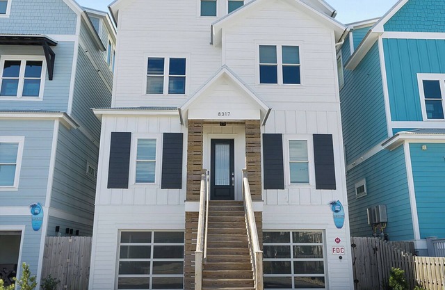 "Surf Shack" Luxury Beachfront in Panama City Beach with Private Pool, & Game Room!