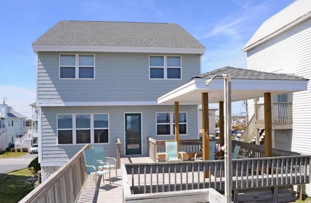 Surf Side - Oceanfront 5 BR home in the heart of Surf City! Dog Friendly!