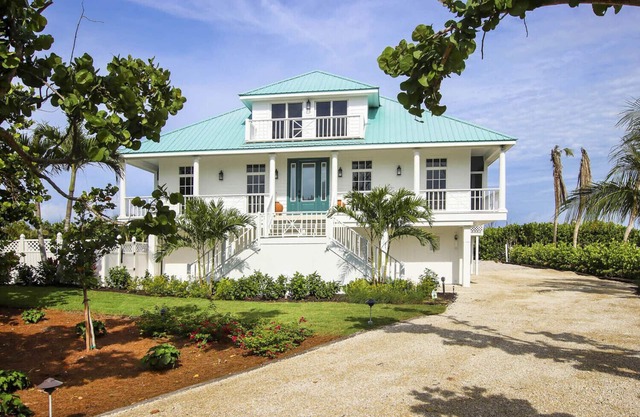 Surfcomber Beachfront 4 Bedroom/4 Bath House