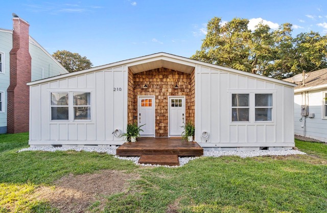 Surfer's Bungalow!
