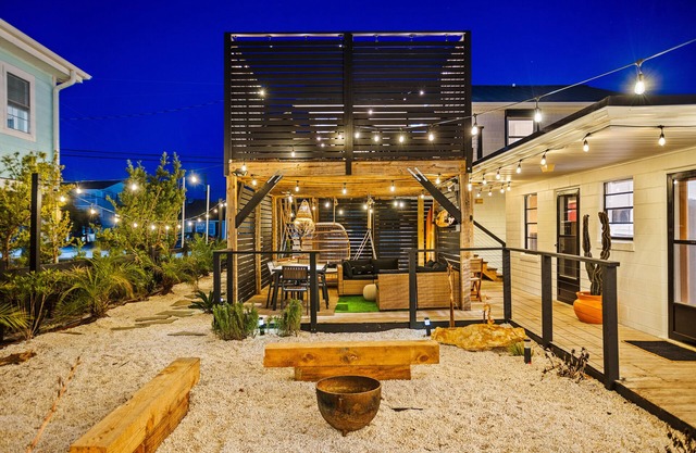 Surfers Oasis in Kure Beach! laid back vibes short walk to Pier and restaurants