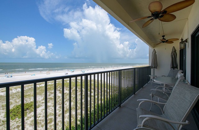 Surfside Condos 402 - Beachfront Getaway