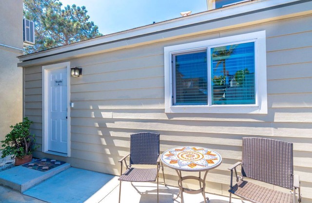 Surfside Studio, Steps to Ocean