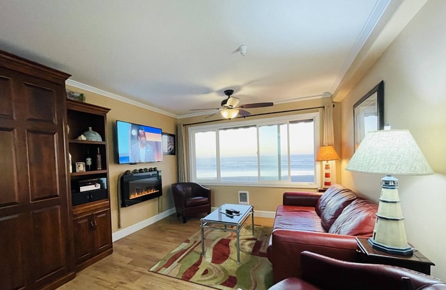 Surround Yourself in Luxury, Oceanfront 1 bed 2 bath Condo - w/o extra Mg fees