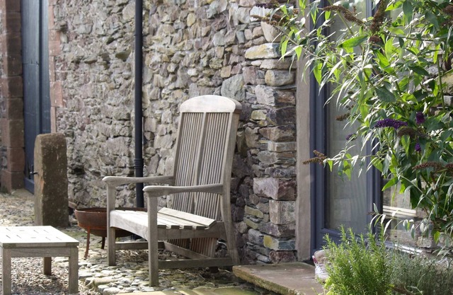 Surrounded by open fields and with lovely views from the grounds, 1 mile from Ullswater.
