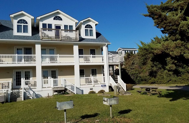 Susan's Island Villa: Condo convenient to restaurants and shops.