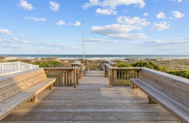 Sutton Cottage-Ocean Front Home