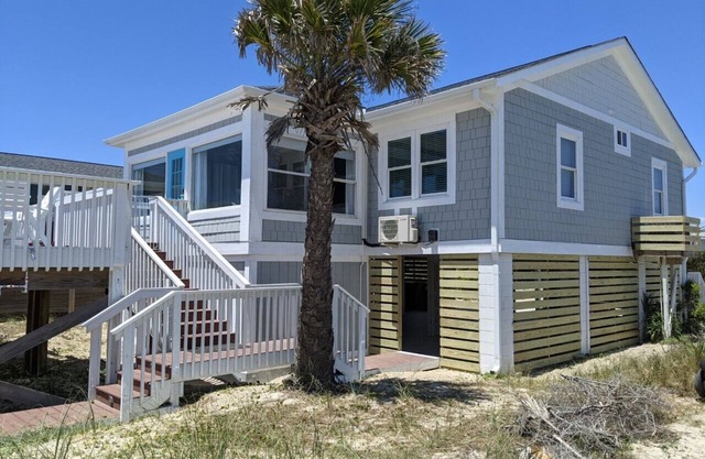 Suzanne's Cottage By The Sea -Oceanfront 4 BR, 2 Baths, 1 Level Beach House