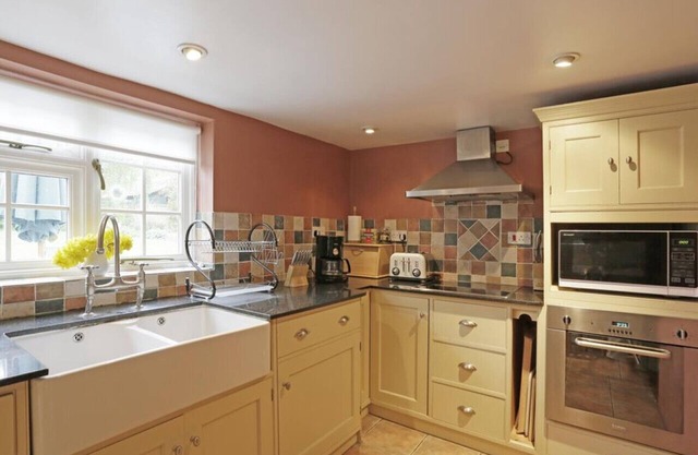 Swallows - Three Bedroom Chalet, Sleeps 6