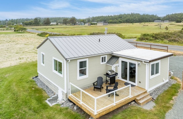 Swan Lake Cottage: 2 BR, 1 BA Cottage in Oak Harbor, Sleeps 5