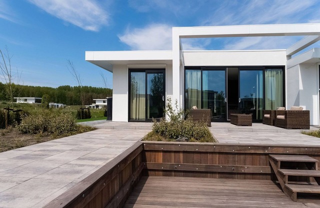 Swanky villa in Zeewolde with garden