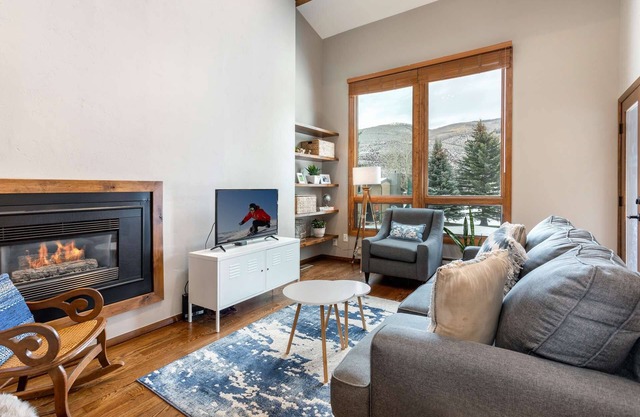 Sweet 2BR Home with Golf Course Views, Easy Access Adventures on the Mountain or Lake