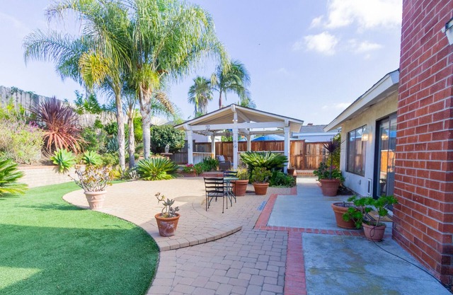 Sweet and Serene Family Getaway Just 2mi to Beach