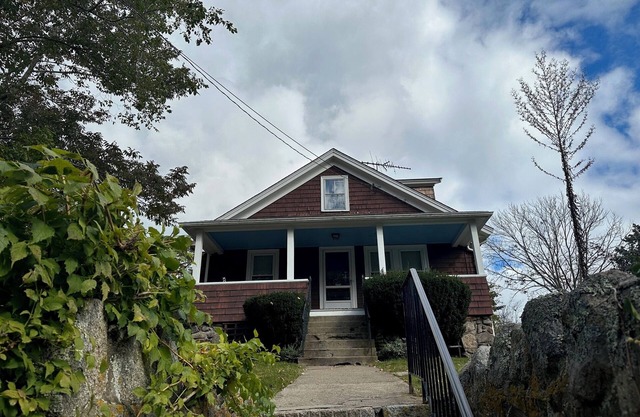 Sweet cozy house located in Pigeon Cove
