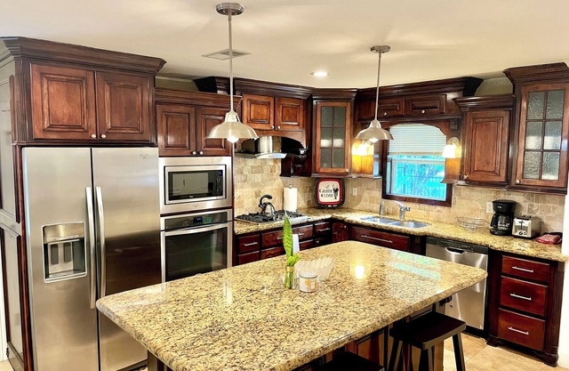 Sweet & cozy indv. home in The Woodlands, TX. 2-3 min drive to prime locations!