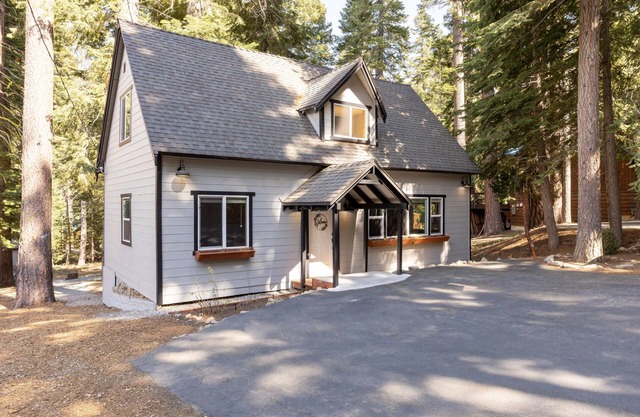 Sweet Pine | Deck + Hot Tub, Cozy Modern Interior | Close to Ski Resort!