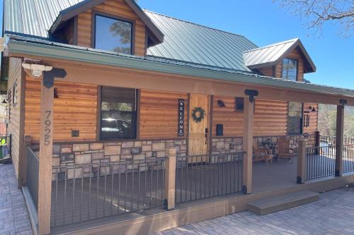 Sweet Strawberry Cabin