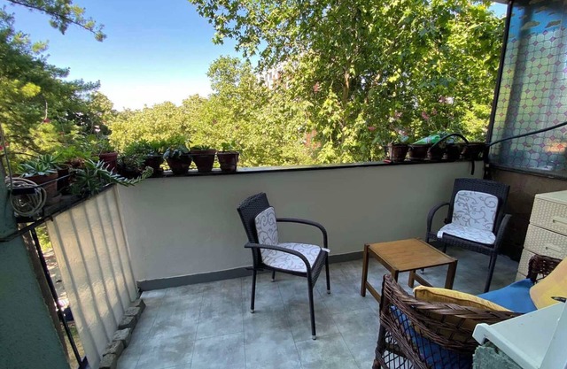 Sweet urban apartment for max 4 Pet friendly, free public parking