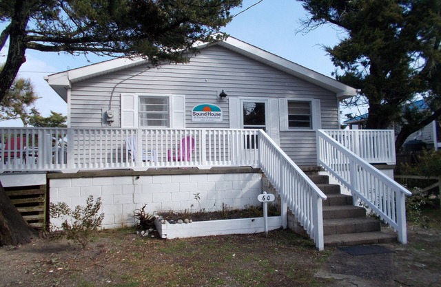 Sweet Waterfront Cottage, 4 person limit
