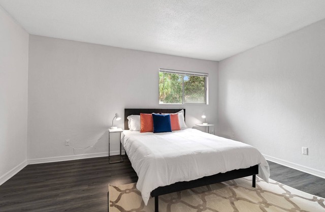 Sweetwater 7E I Beautiful 2Bd Apt I Free Parking