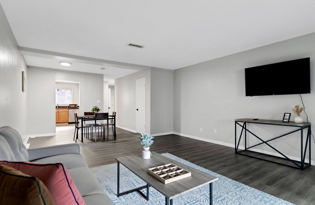 Sweetwater 8B I Beautiful 2Bd Apt I Free Parking
